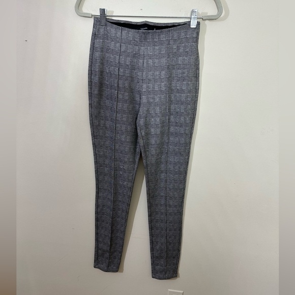 Tahari sz sm knit pant in a muted plaid in brown and tan.  Straight leg - Picture 1 of 14